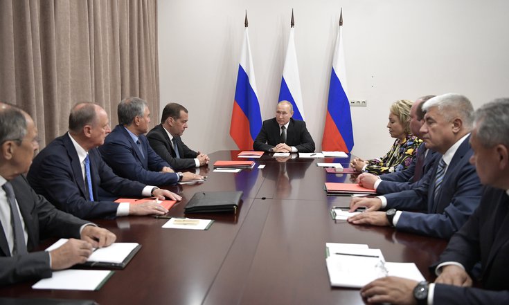 Президент провёл оперативное совещание с постоянными членами Совета Безопасности