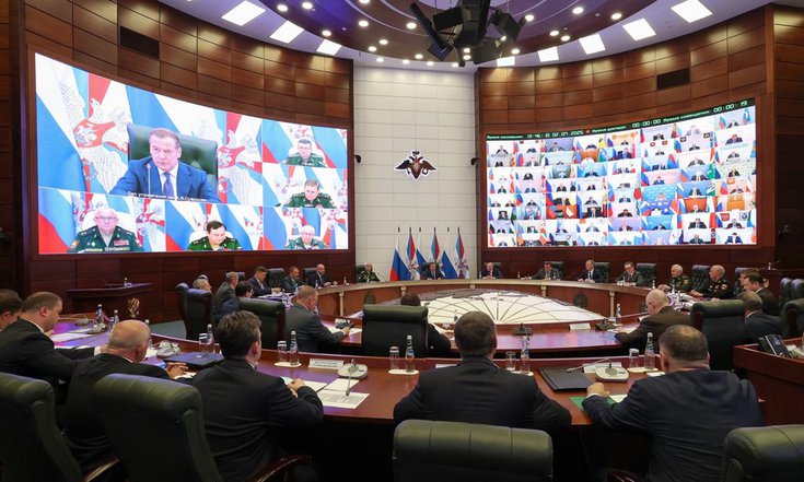 Заместитель Председателя Совета Безопасности Российской Федерации Дмитрий Медведев провел заседание межведомственной комиссии Совета Безопасности Российской Федерации по комплектованию Вооруженных Сил Российской Федерации военнослужащими, проходящими военную службу по контракту.