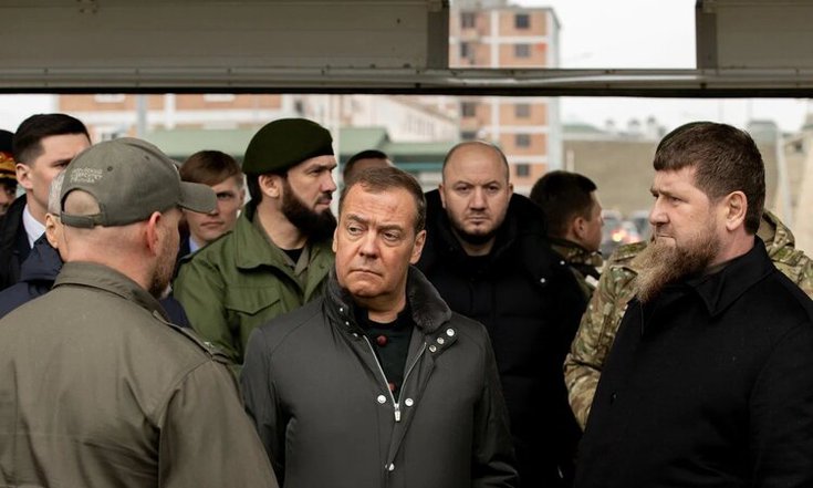 Медведев чечня