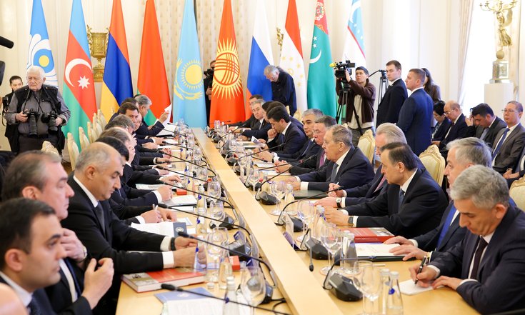 Сборники «Республики – фронту 1941-1945» вручены министрам иностранных дел стран СНГ