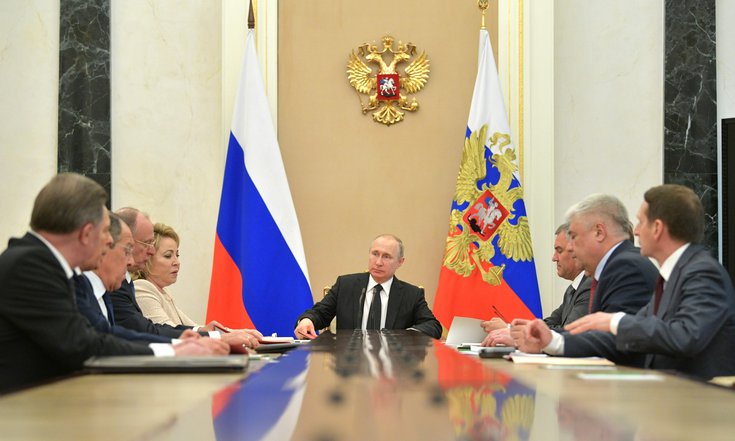 Владимир Путин провёл оперативное совещание с постоянными членами Совета Безопасности