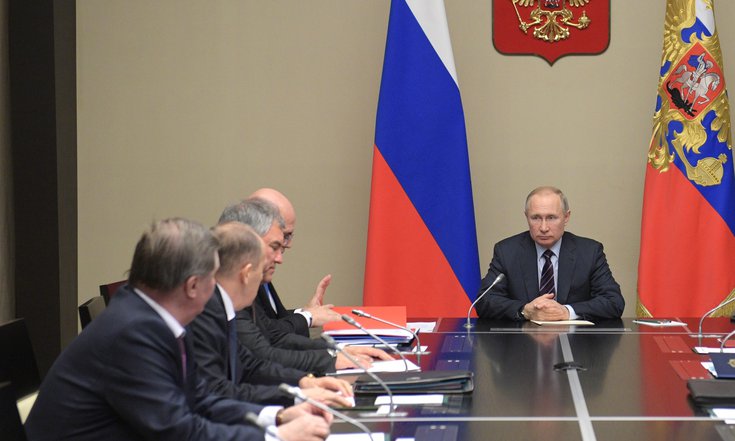 Владимир Путин провел оперативное совещание с постоянными членами Совета Безопасности России