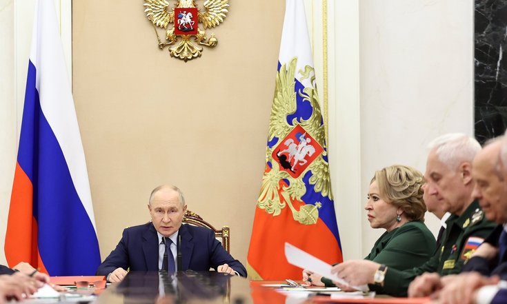 Совещание с членами Совета Безопасности по вопросу работы предприятий, производящих материалы, комплектующие и сырьё для серийного выпуска новых и модернизированных образцов вооружения, военной и специальной техники