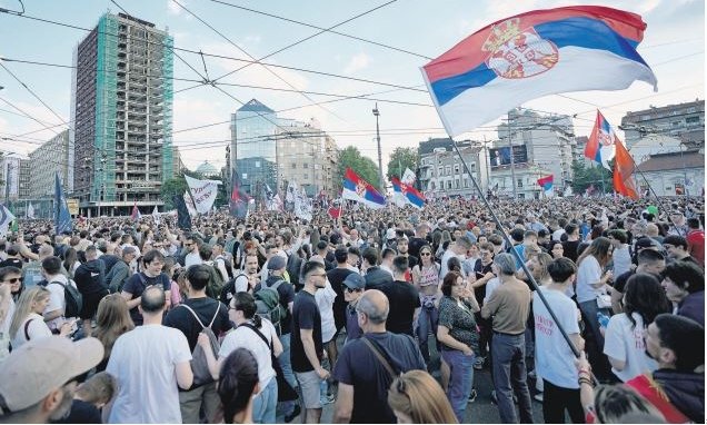 Студенческая антиправительственная акция в Белграде