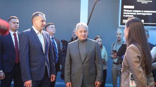 Сергей Шойгу посетил мероприятия и выставки Международного фестиваля «Народы России и СНГ» в Национальном центре «Россия»