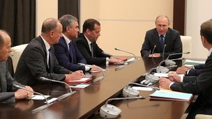 Владимир Путин провел оперативное совещание с постоянными членами Совета Безопасности