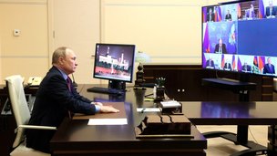 Президент в режиме видеоконференции провёл оперативное совещание с постоянными членами Совета Безопасности