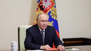Владимир Путин по видеосвязи провёл оперативное совещание с постоянными членами Совета Безопасности.