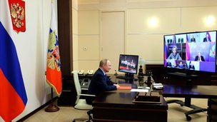 Президент России В.В. Путин в режиме видеоконференции провёл оперативное совещание с постоянными членами Совета Безопасности