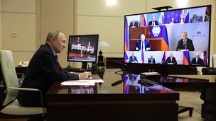 Владимир Путин по видеосвязи провёл оперативное совещание с постоянными членами Совета Безопасности